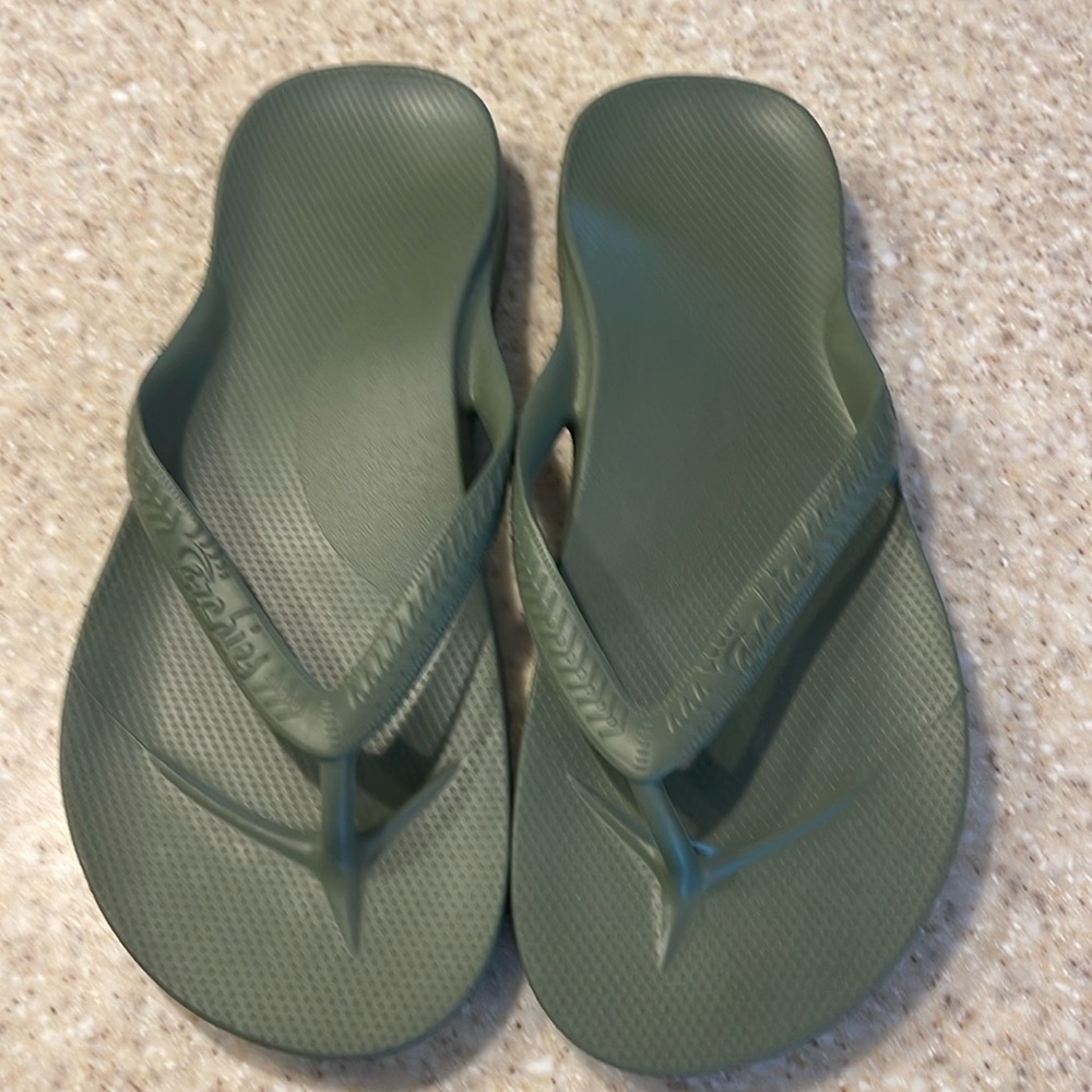 COPY - Brand new Archie’s flip flops ! Men’s 8/womens 9